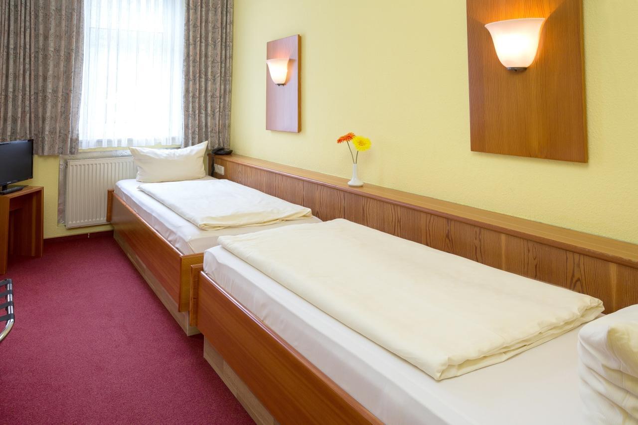 Hotel Garni Harzer Hof Osterode am Harz Exteriör bild